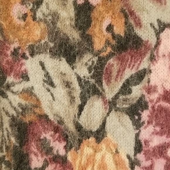 H&M Softest AngoraBlend Floral 3/4 Sleeve Sweater - Picture 7 of 14